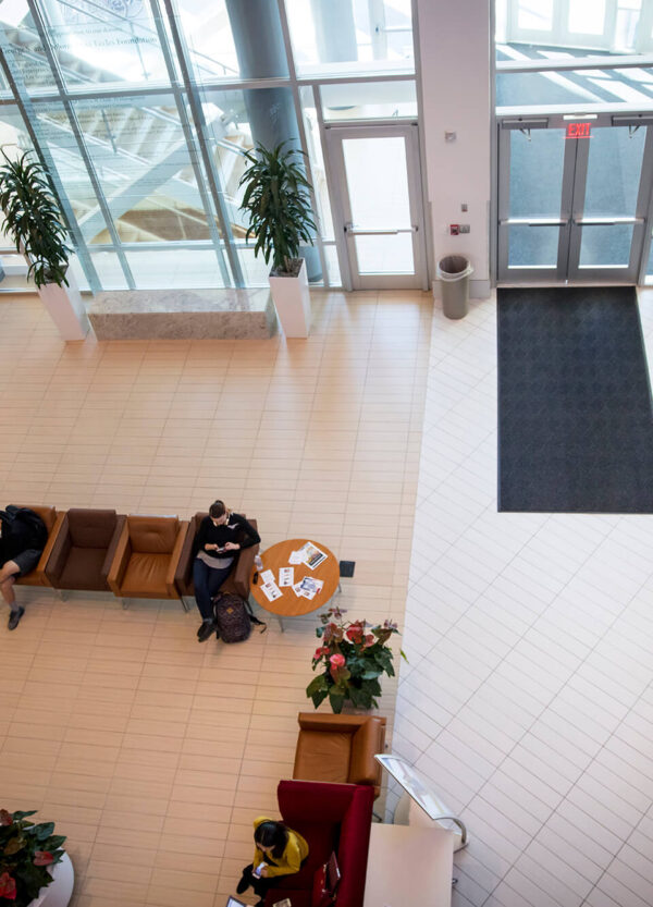 20161109_UULIFESTYLE_0870_2000-600×833 top down shot of the lobby of one of the buildings on campus