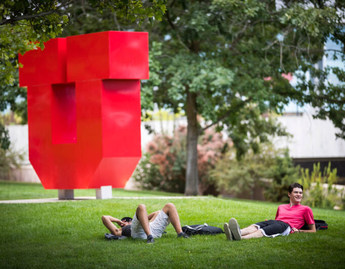 20170823_UULIFESTYLE_1173_2000-682×532 a couple of students lounging on the grass by the block U