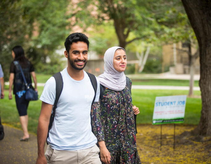 20170823_UULIFESTYLE_1515_2000-682×532 a couple of students walking on campus