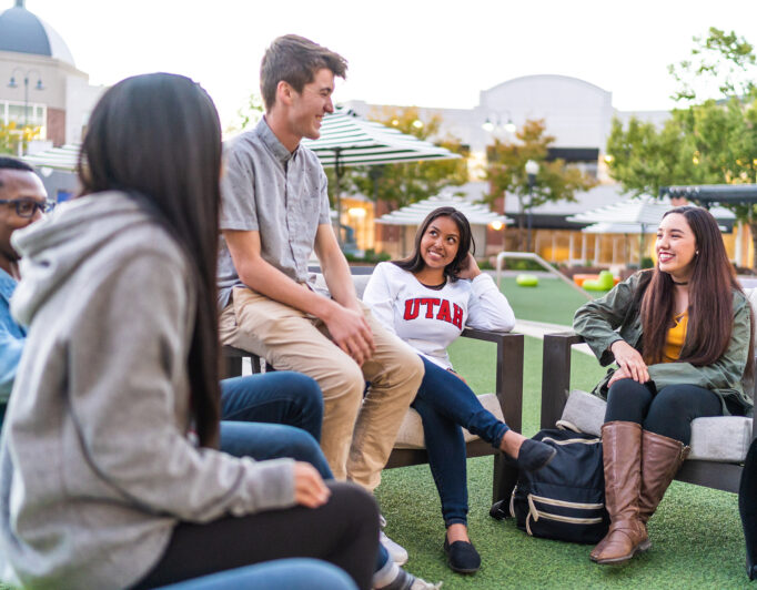 Gateway-Lifestyle-159-2_2000-682×532 a few students hanging out outside