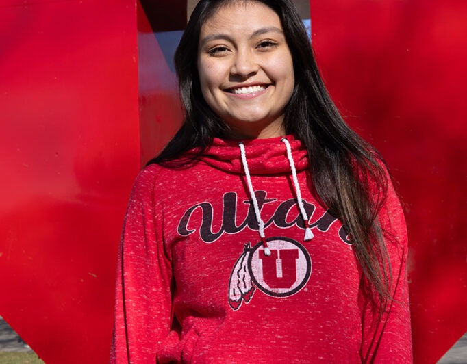 03-warm-20231206-Nest-016-682×532 a smiling student in front of the block U